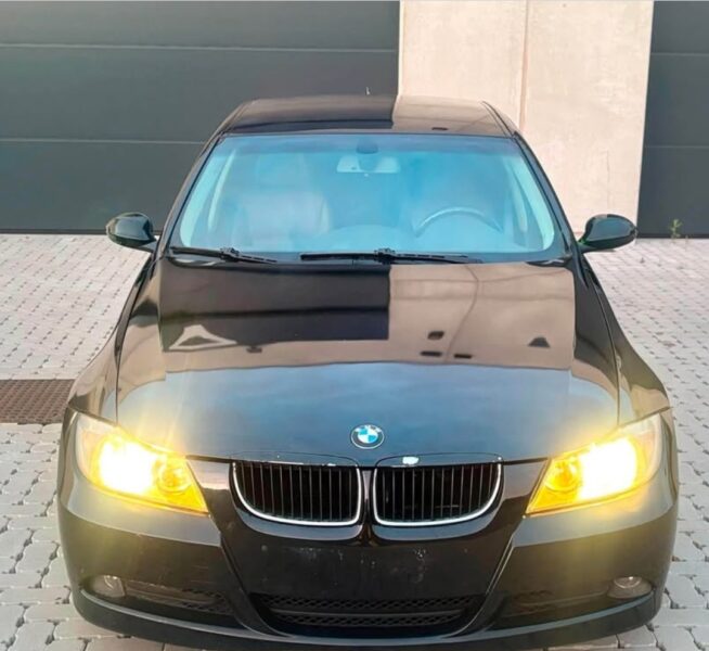 BMW 320i E90