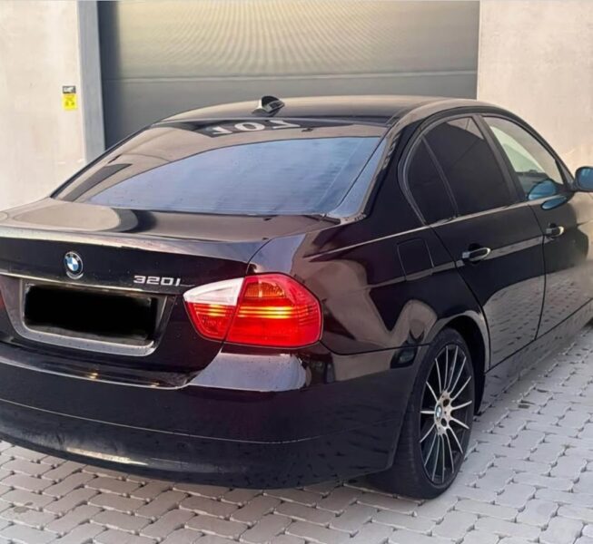 BMW 320i E90